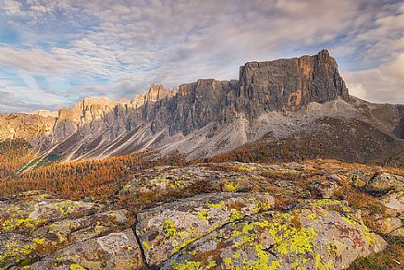 Lastoni de Formin and Croda da Lago from Giau Pass, Dolomites, Cortina d'Ampezzo, Veneto, Italy, Europe