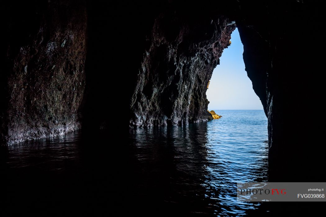 Grotta dell'Oro cave, Ustica,Sicily, Italy