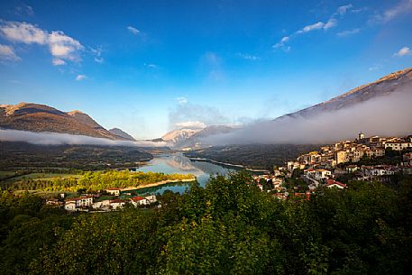 Barrea lake and le villages, National Park of Abruzzo, Lazio and Molise, Abruzzo, Italy, Europe