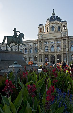 Naturhistorisches Museum ( Natural History Museum ) in Vienna is one of the world's largest natural science museums and the largest museum in Austria.