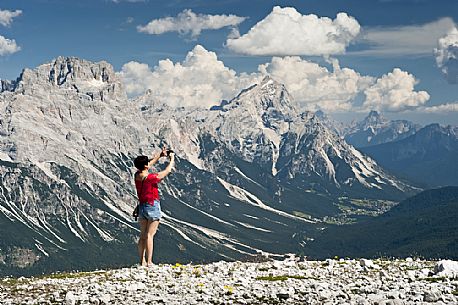 A tourist photographs the dolomites from Ra Valles, in the background the Antelao and Sorapis peaks, Cortina d'Ampezzo, Belluno, Veneto, Italy