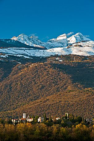 Characteristic village of Castello d'Aviano and in the background the snowy mountain group of Monte Cavallo, Pordenone, Friuli Venezia Giulia, Italy, Europe
