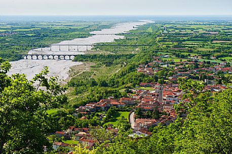 Montereale Valcellina, in the province of Pordenone, is one of the most important places of historical and archaeological interest in Friuli Venezia Giulia. In the background, the bed of the Cellina river and the Ponte Giulio. Italy
