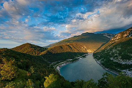 The artificial lake of Ravedis in the territory of Montereale Valcellina in the province of Pordenone. In the background, Mount Pala D'Altei. Italy