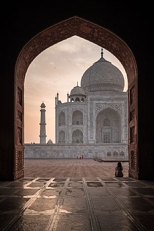 Woman sitting in front of the Taj Mahal, one of the seven wonders of the modern world, Agra, Uttar Pradesh, India