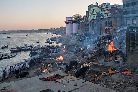 Manikarnika ghat, the most important burning ghat in Varansi, where bodies are burnit during sacred rituals of cremation, Uttar Pradesh, India