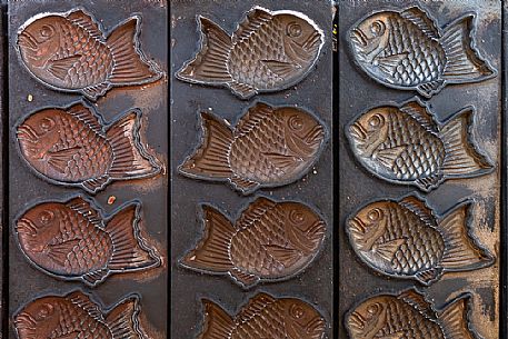 Fish shaped Taiyaki waffle pan maker.
Taiyaki is a Japanese fish-shaped cake. It imitates the shape of the Tai, which it is named after. The most common filling is red bean paste that is made from sweetened azuki beans, Osaka, Japan