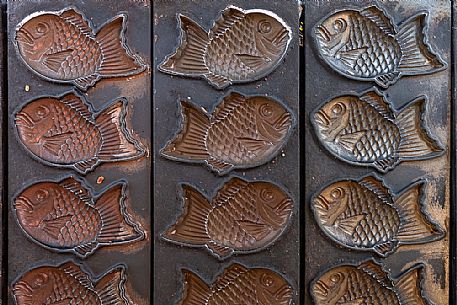 Fish shaped Taiyaki waffle pan maker.
Taiyaki is a Japanese fish-shaped cake. It imitates the shape of the Tai, which it is named after. The most common filling is red bean paste that is made from sweetened azuki beans, Osaka, Japan