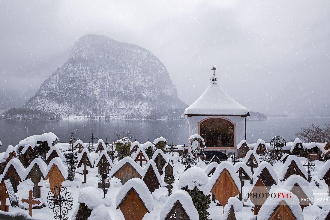 Lake view from the Hallstatt's cemetery, in Austria