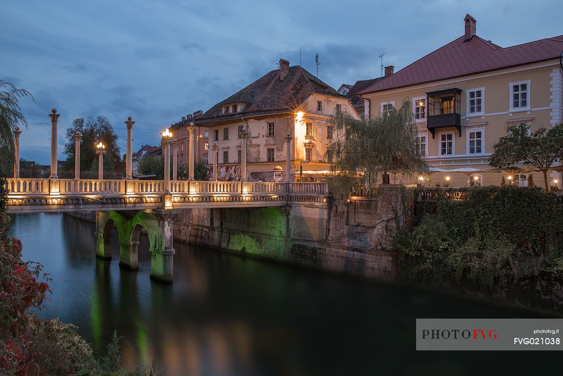 The Bridge of Calzolai is one of the oldest bridges crossing the river Ljubljanica and dates back to at least the 13th century, Lubiana, Slovenia, Europe