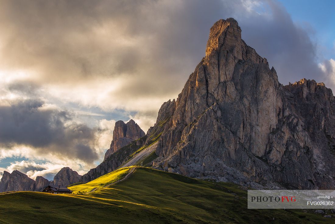 Ra Gusela at sunset from Giau Pass, Dolomites, Cortina D'Ampezzo, Italy