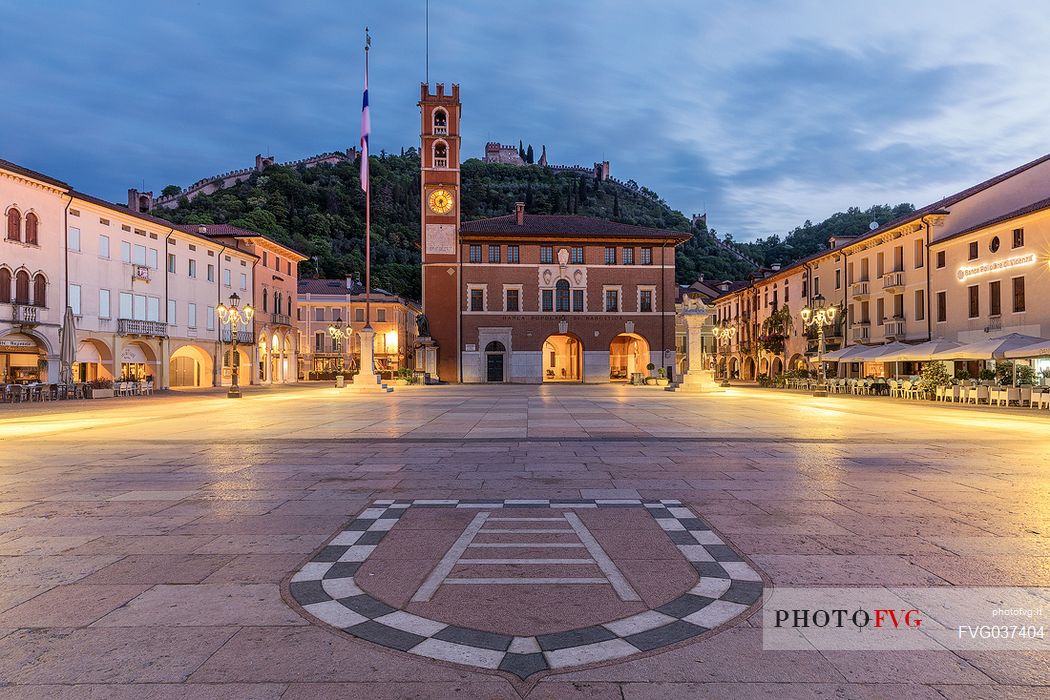 The Piazza degli Scacchi square and the Castello Superiore castle on the top of the hill, Marostica, Vicenza, Veneto, Italy