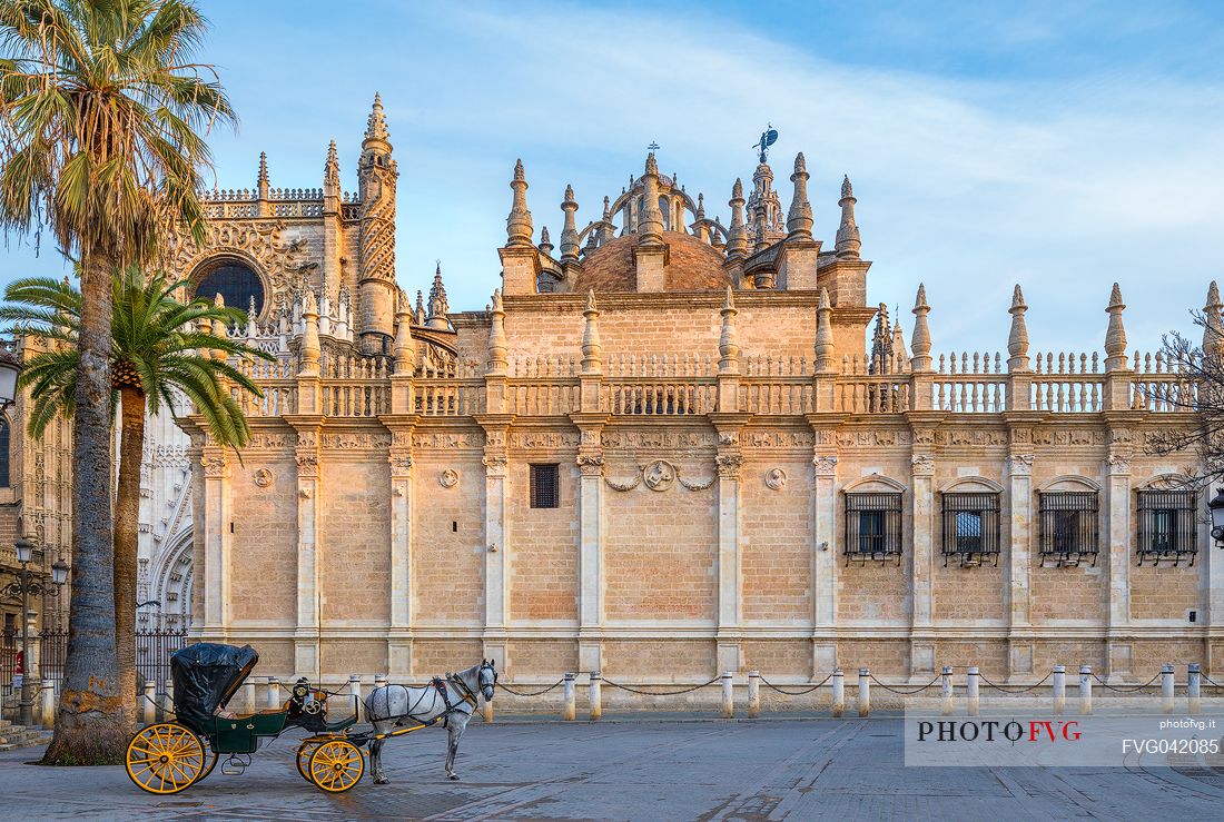 Horse cart for tourists parked in front of Seville Cathedral or Church of Santa Maria della Sede, one of the largest Gothic cathedrals in the western world and a UNESCO World Heritage Site since 1987, Seville, Spain, Europe