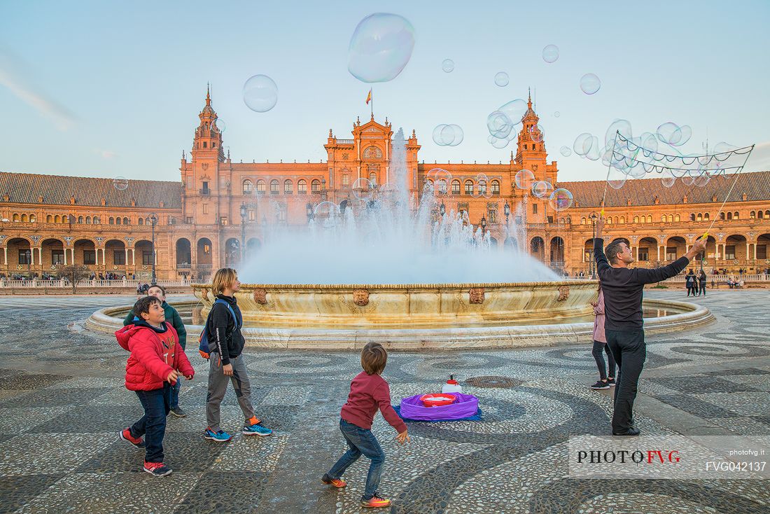 Street artist lets children play with bubbles in the Plaza de Espana, Seville, Andalusia, Spain, Europe