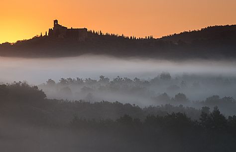 The fog of an autumn sunrise over the hills of the Val D'Orcia