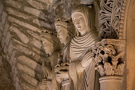 Sante statues in relief located in the so-called Lombard Temple , today oratory of Santa Maria in Valle , an extraordinary compendium of architecture and early medieval sculpture in Cividale