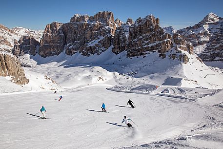 Group of skiers on the slopes below the Fanis group and Tofana di Rozes