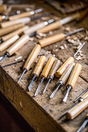 Chisels for woodcarving; 
Among the centuries-old craft traditions of South Tyrol there to carve real works of art in wood, especially statues of saints, nativity figurines and masks. The shops or stores of the carvers are mainly located in Sesto