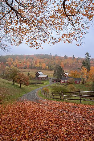 The famous farm called Sleepy Hollow in the Vermont countryside during the foliage, New England, USA The famous farm called Sleepy Hollow in the Vermont countryside during the foliage, New England, USA