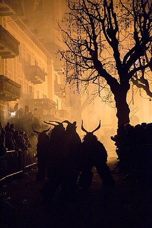 The Krampus are men-wild goats and very disturbing that roam the streets in search of children The Krampus are men-wild goats and very disturbing that roam the streets in search of children