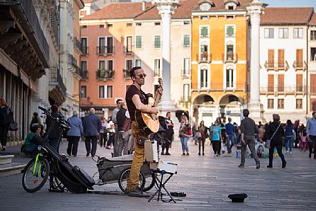 Street performer in Piazza dei Signori, the main square of the historic center of Vicenza, Italy