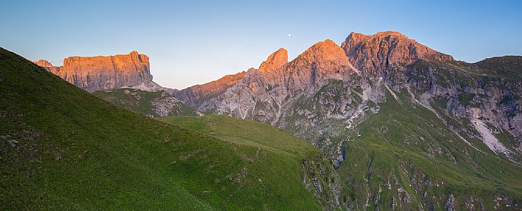 Lastoi de Formin, Torre Dosso, Cernera Mount at sunset from Giau Pass, Cortina d'Ampezzo, Dolomites, Italy
