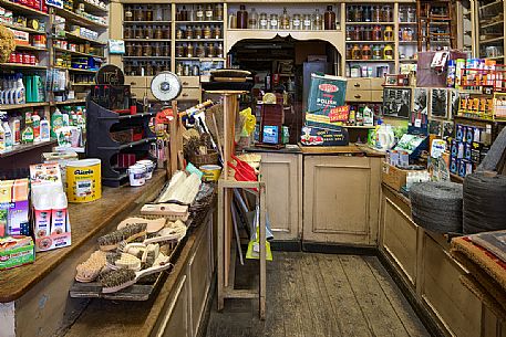 The historic Toso grocery store, dating back to 1906 in San Giovanni Square, Trieste, Friuli Venezia Giulia, Italy The historic Toso grocery store, dating back to 1906 in San Giovanni Square, Trieste, Friuli Venezia Giulia, Italy