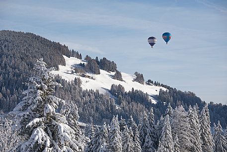 Hot air Balloons at the Balloonfestival in Dobbiaco, Pusteria valley, dolomites, Trentino Alto Adige, Italy, Europe