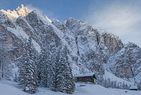 Tre Scarperi refuge in wintry landscape, Sesto, Pusteria valley, Trentino Alto Adige, Italy, Europe
