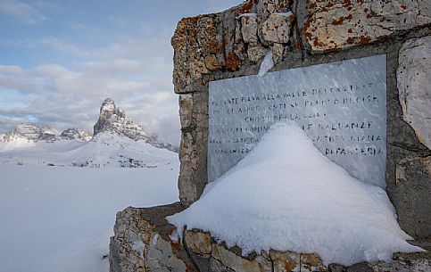 War Memorial with the Tre Cime di Lavaredo peak on background from Piana Mount, Auronzo di Cadore, Veneto, Italy, Europe