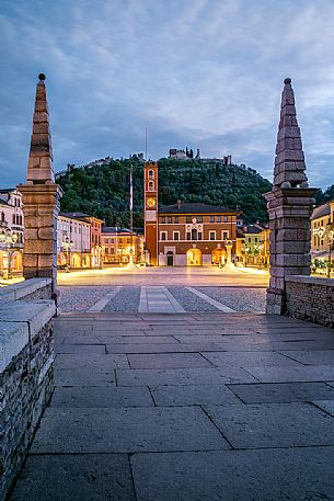 The Piazza degli Scacchi square and the Castello Superiore castle on the top of the hill, Marostica, Vicenza, Veneto, Italy