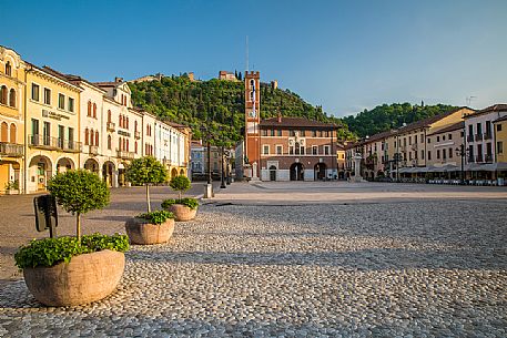 The Piazza degli Scacchi square and the Castello Superiore castle on the top of the hill, Marostica, Vicenza, Veneto, Italy The Piazza degli Scacchi square and the Castello Superiore castle on the top of the hill, Marostica, Vicenza, Veneto, Italy