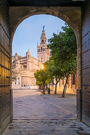 Seville Cathedral or Church of Santa Maria della Sede with the Giralda tower, one of the largest Gothic cathedrals in the western world and a UNESCO World Heritage Site since 1987, Seville, Spain, Europe