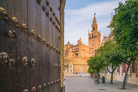 Seville Cathedral of Santa Maria della Sede with the Giralda tower, one of the largest Gothic cathedrals in the western world and a UNESCO World Heritage Site since 1987, Seville, Spain, Europe