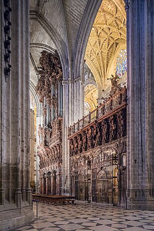 The interior of the Seville Cathedral or Church of Santa Maria della Sede, one of the largest Gothic cathedrals in the western world and a UNESCO World Heritage Site since 1987, Seville, Spain, Europe