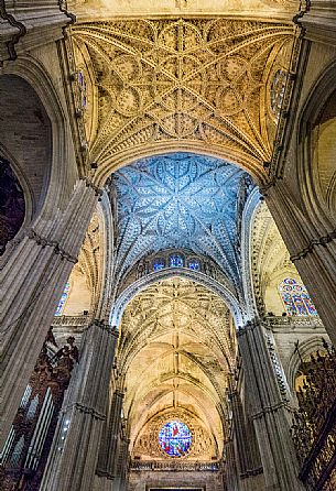 Beautiful vaulted ceiling of the Seville Cathedral or Church of Santa Maria della Sede, one of the largest Gothic cathedrals in the western world and a UNESCO World Heritage Site since 1987, Seville, Spain, Europe