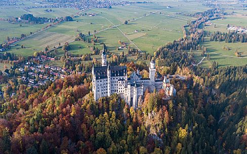 Neuschwanstein Castle, Schloss Neuschwanstein in autumn, Schwangau near Fuessen, Bayern, Germany, Europe