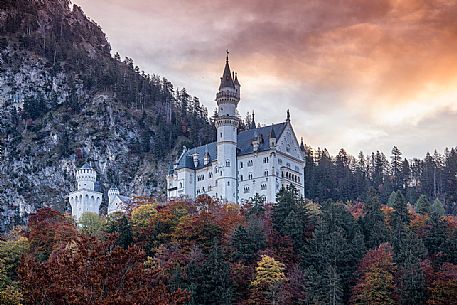 Neuschwanstein Castle, Schloss Neuschwanstein in autumn, Schwangau near Fuessen, Bayern, Germany, Europe