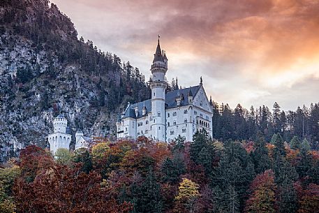 Neuschwanstein Castle, Schloss Neuschwanstein in autumn, Schwangau near Fuessen, Bayern, Germany, Europe Neuschwanstein Castle, Schloss Neuschwanstein in autumn, Schwangau near Fuessen, Bayern, Germany, Europe