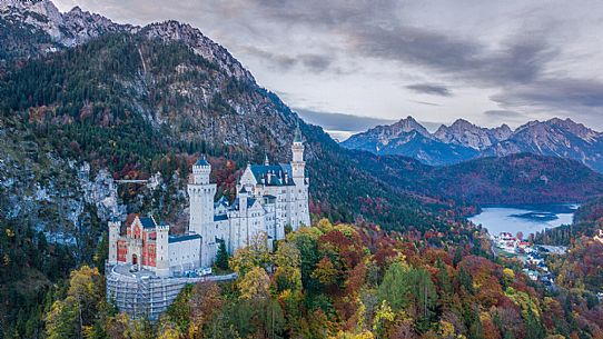 Neuschwanstein Castle, Schloss Neuschwanstein  and lake Alpsee against Tannheim Mountains in autumn, Schwangau near Fuessen, Bayern, Germany, Europe