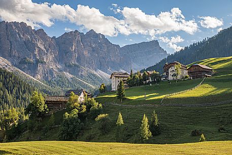 The rural village of Longiaru and in the background the Puez Odle mountain range, San Martino in Badia, Badia valley, dolomites, Trenino Alto Adige, South Tyrol, Italy, Europe The rural village of Longiaru and in the background the Puez Odle mountain range, San Martino in Badia, Badia valley, dolomites, Trenino Alto Adige, South Tyrol, Italy, Europe
