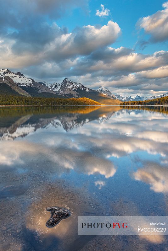 The beautiful view of Maligne Lake at late afternoon