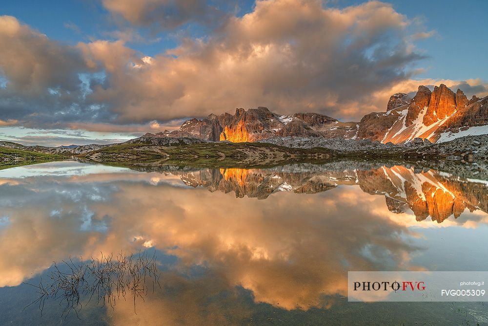 The red light of a splendid sunset hits Mount Paterno which is reflected in the Piani Lake