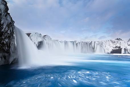 The quintessence of the Icelandic winter, through the fascinating waters at Godafoss.