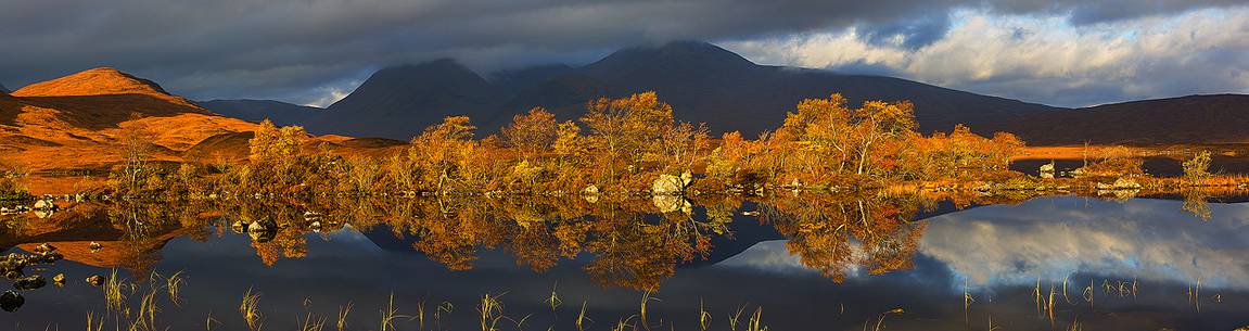 Amazing colours on Loch Nah Achlaise 