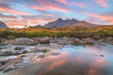 Pink clouds during a calm sunrise at Sligachan