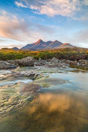 Pink clouds during a calm sunrise at Sligachan