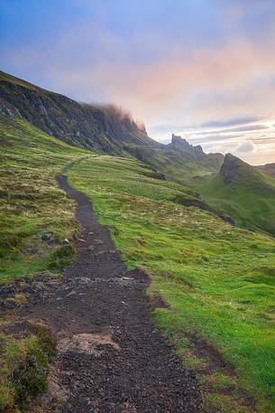 The path from Quiraing to the background allow the walker to reach a rock named 
