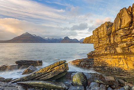 Depending on the tides, the landscape at Elgol Beach is slightly different. In this case scenario high tide helps me to hide a chaotic amount of rocks