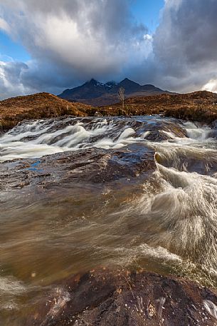 The late afternoon light embraces the landscape at sligachan, admiring the Cuillins on the background